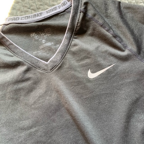 Nike Dri-Fit Long sleeve - Picture 3 of 4